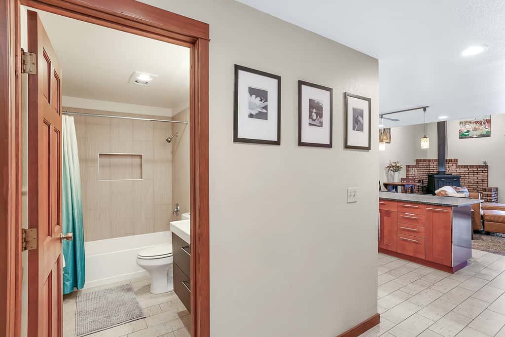 Sunny McCall Getaway Sleeps 8, Pool & Walk To Lake