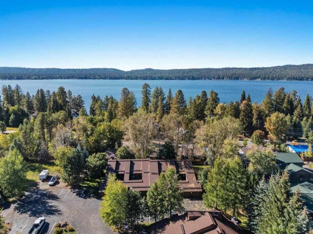 Sunny McCall Getaway Sleeps 8, Pool & Walk To Lake