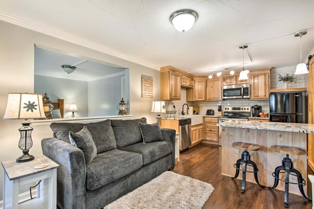 11 Mi to Denver Zoo: Lakewood Studio w/ Fire Pit!