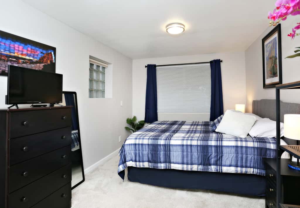 Location! Outdoor Living Hot Tub Walkable Denver