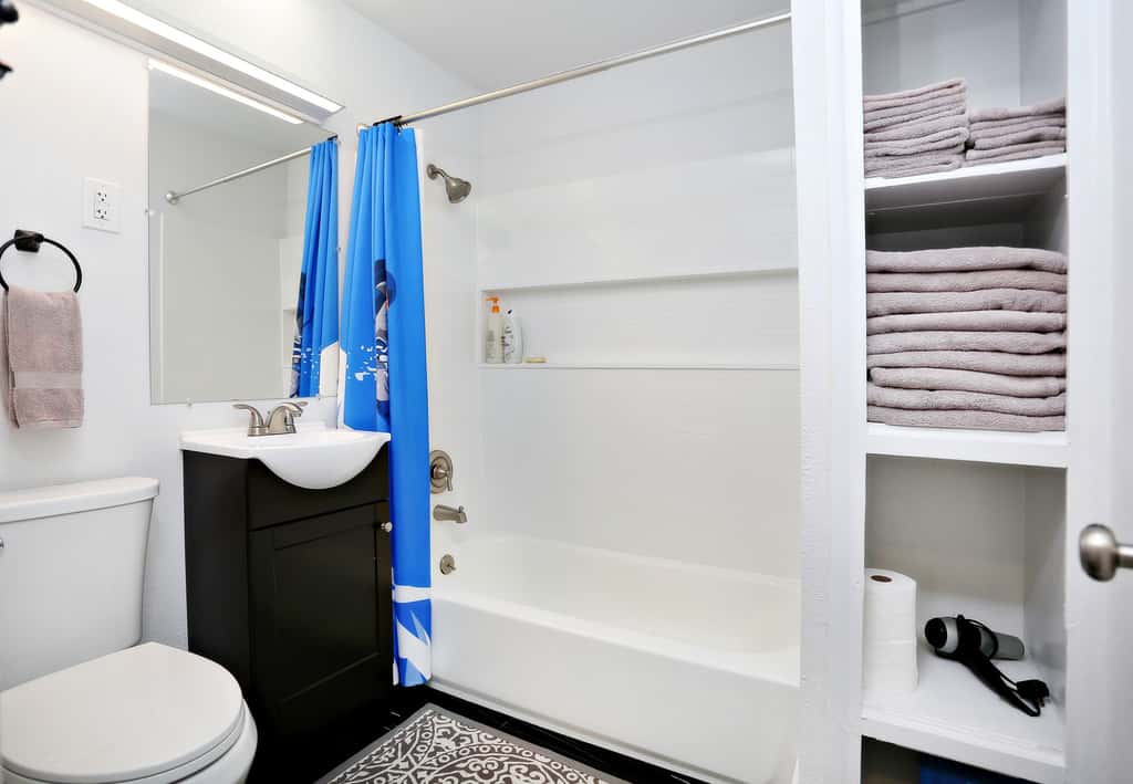 Location! Outdoor Living Hot Tub Walkable Denver