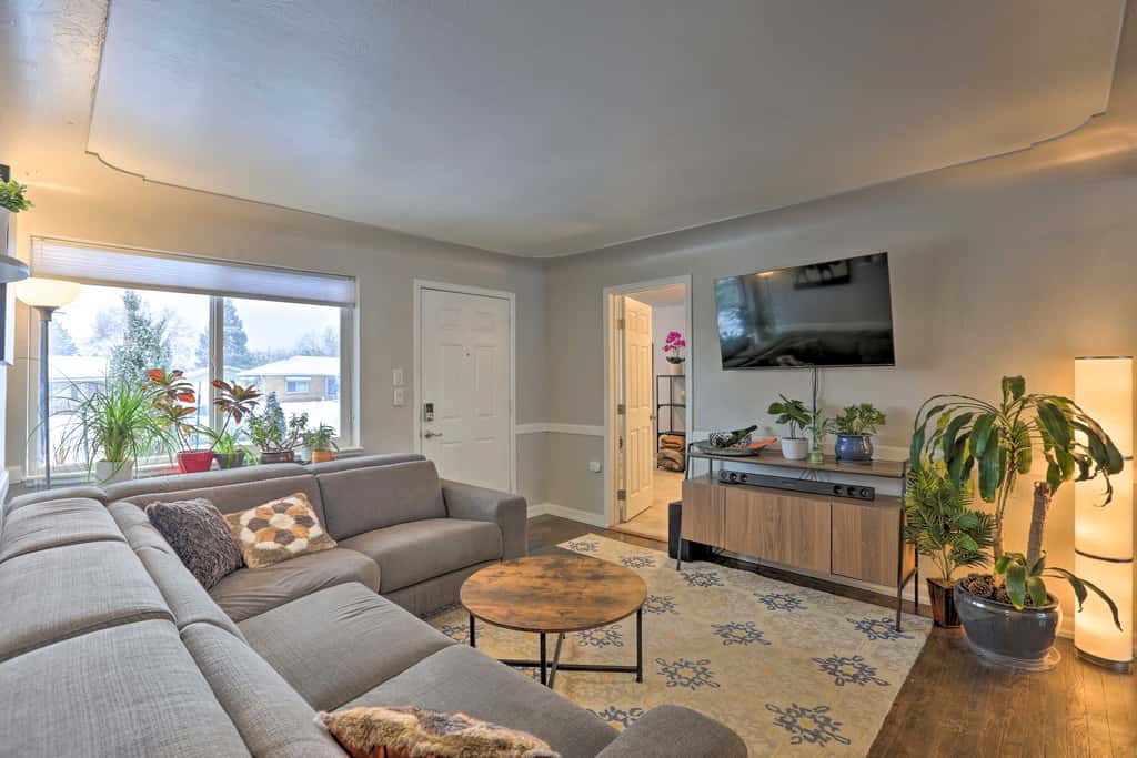 Location! Outdoor Living Hot Tub Walkable Denver