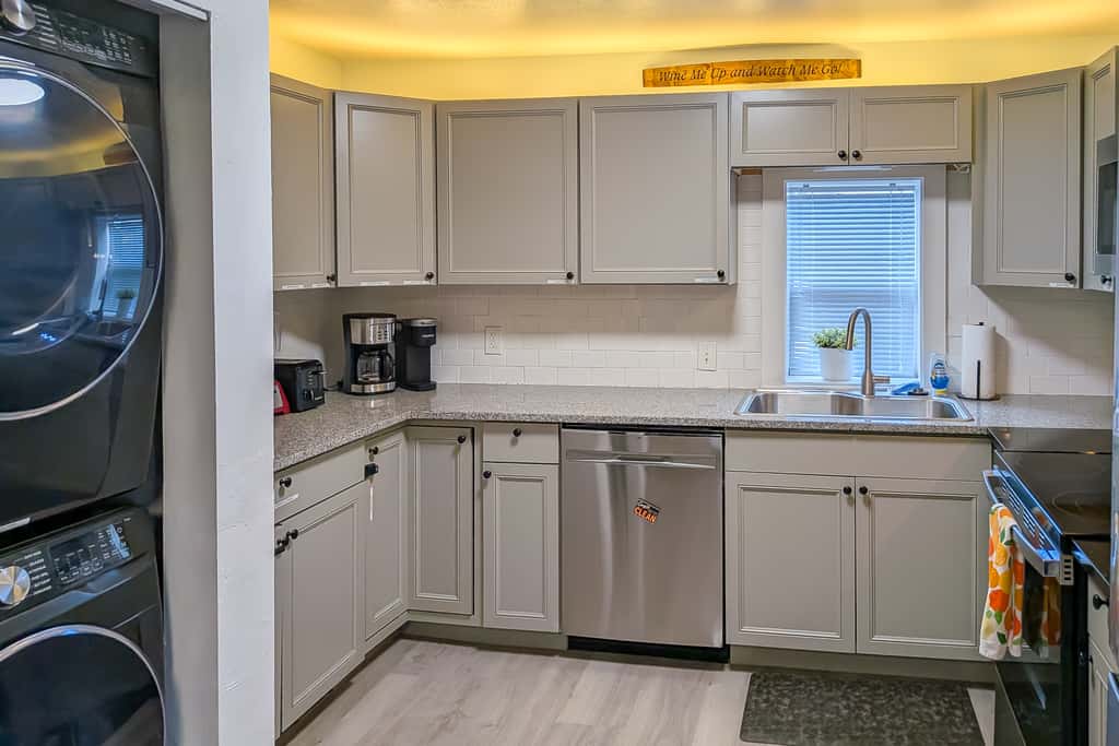 Location! Outdoor Living Hot Tub Walkable Denver