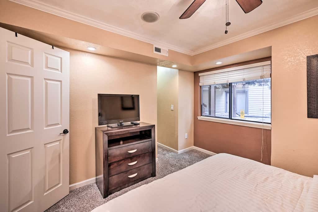 Condo w/ Patio & Pool Access in Greenwood Village!