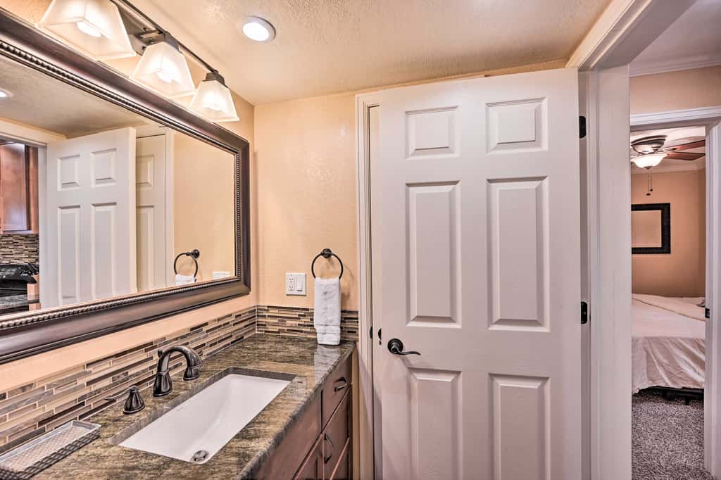 Condo w/ Patio & Pool Access in Greenwood Village!