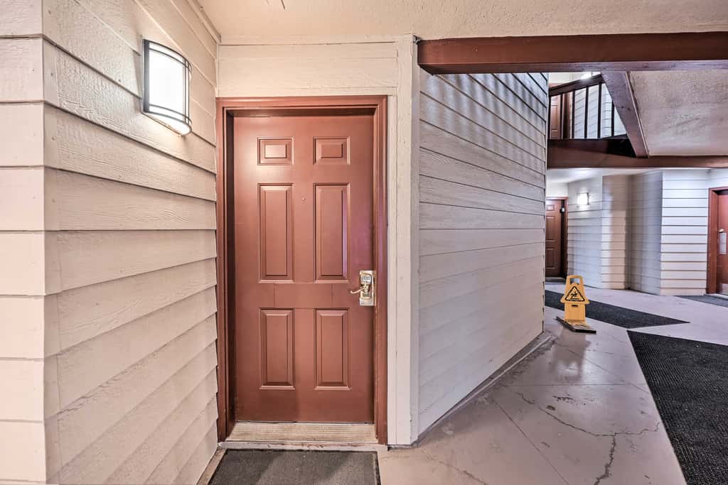 Condo w/ Patio & Pool Access in Greenwood Village!
