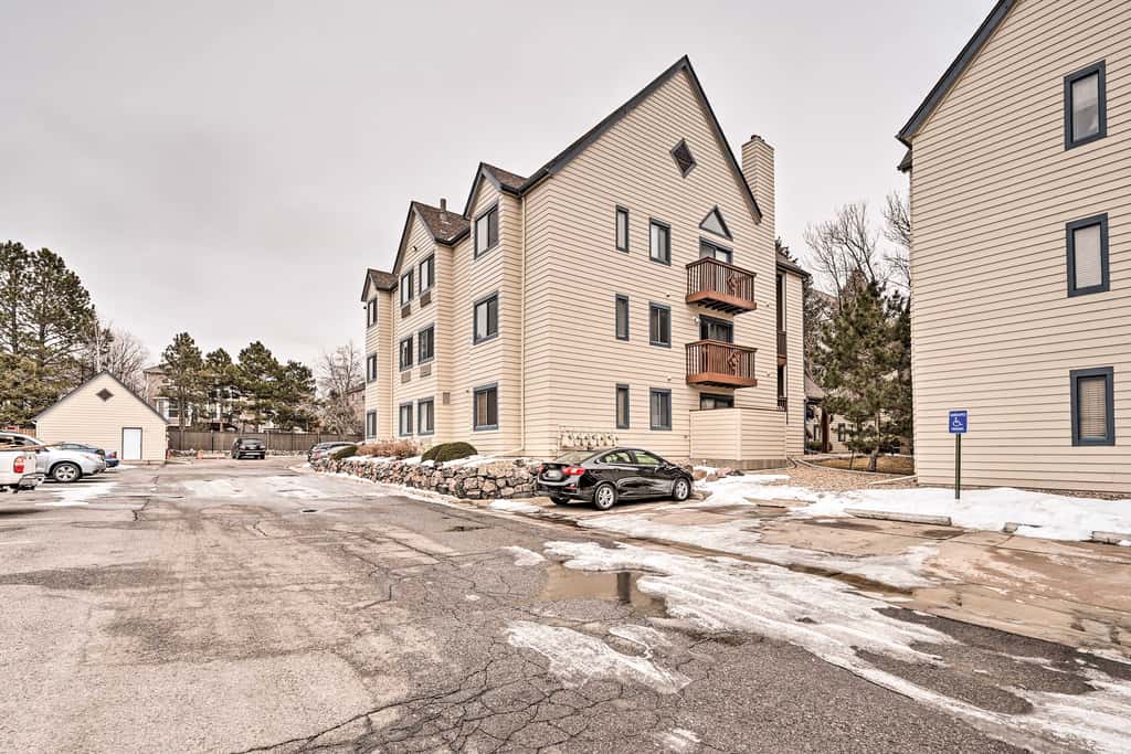 Condo w/ Patio & Pool Access in Greenwood Village!