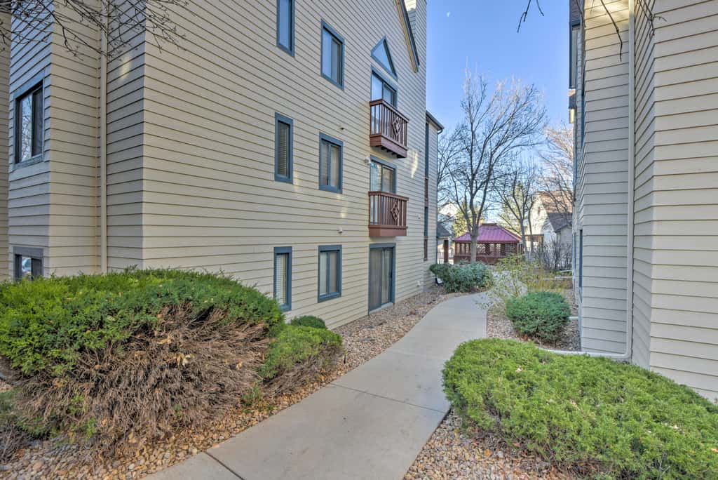 Condo w/ Patio & Pool Access in Greenwood Village!
