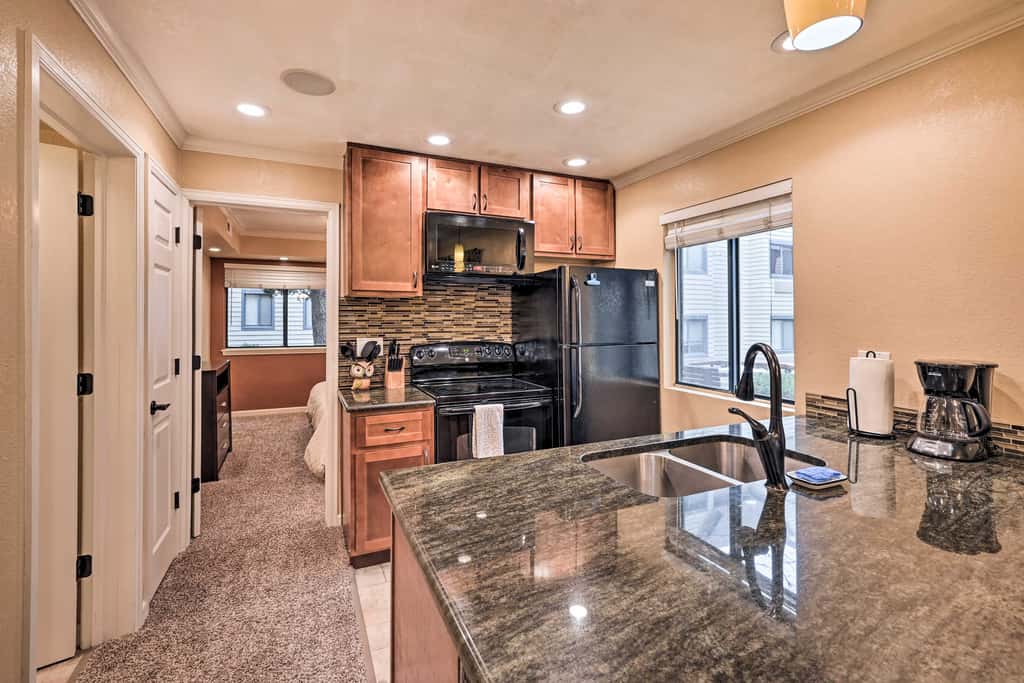 Condo w/ Patio & Pool Access in Greenwood Village!