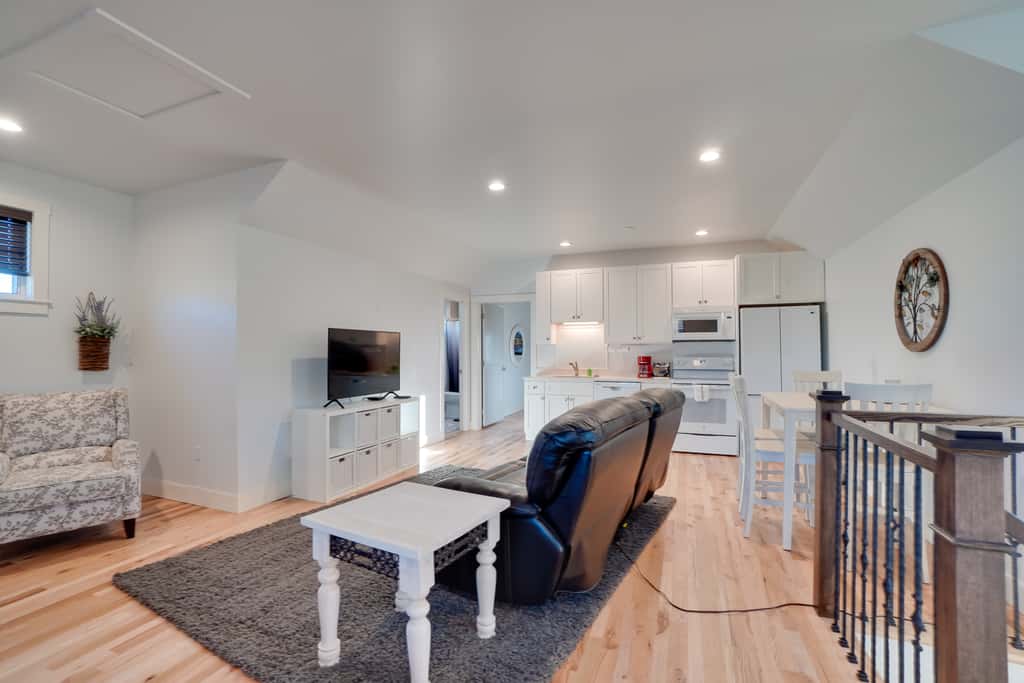 2 Mi to Town: Castle Rock Retreat w/ Fireplace!