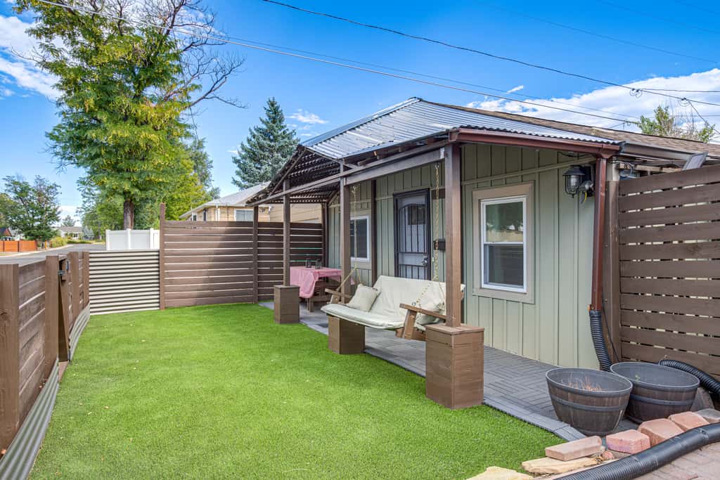 Aurora Abode: 7 Mi to Dtwn Denver!