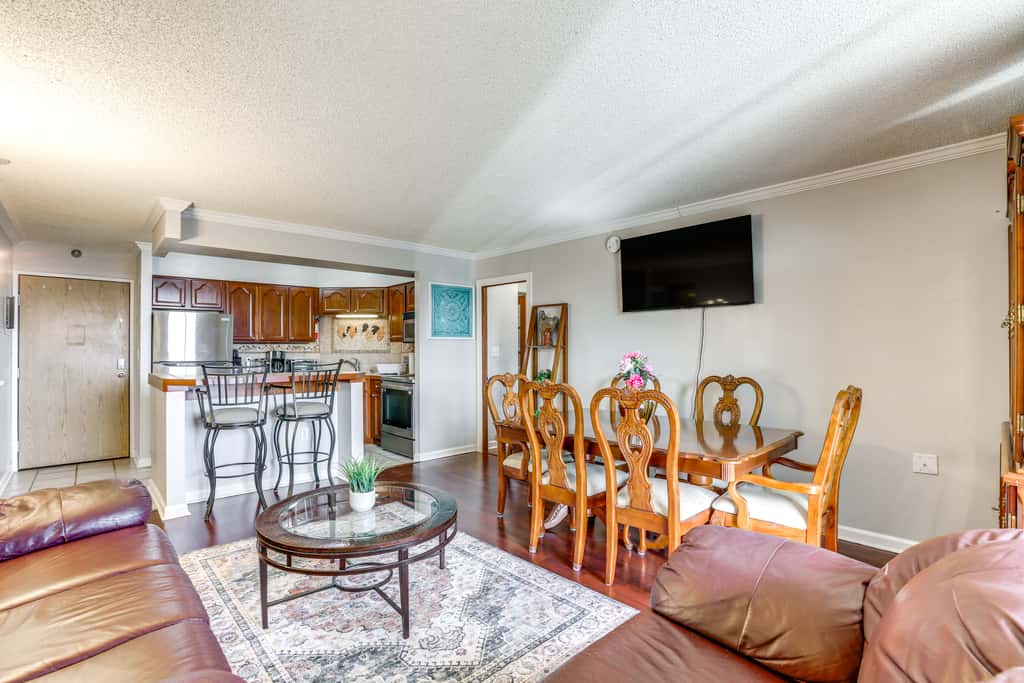 < 1 Mi to Downtown Denver: Condo w/ Pool Access!