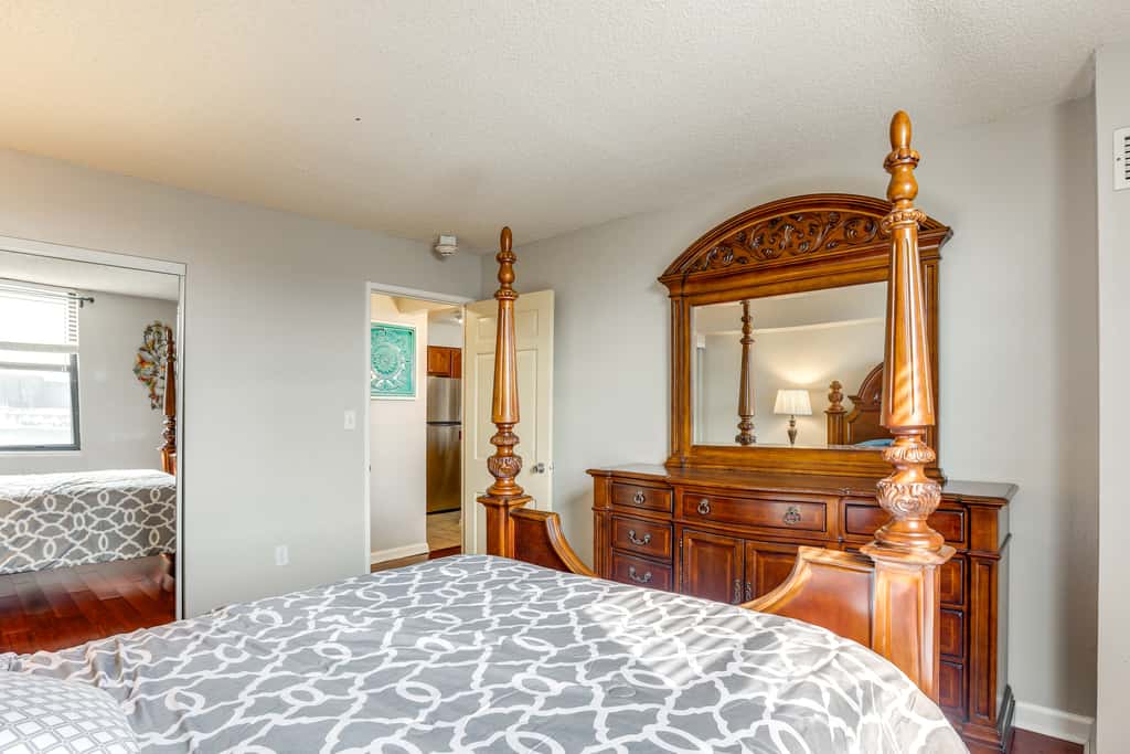< 1 Mi to Downtown Denver: Condo w/ Pool Access!