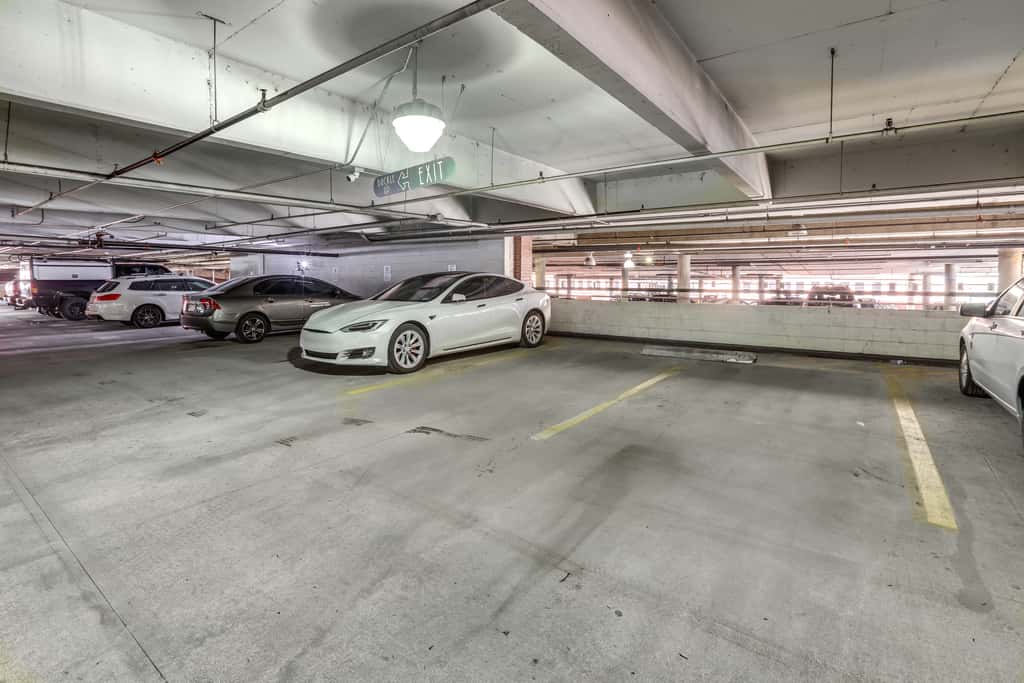 < 1 Mi to Downtown Denver: Condo w/ Pool Access!