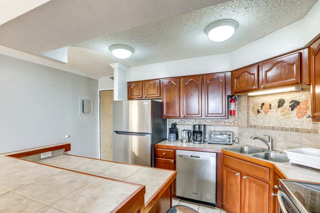< 1 Mi to Downtown Denver: Condo w/ Pool Access!