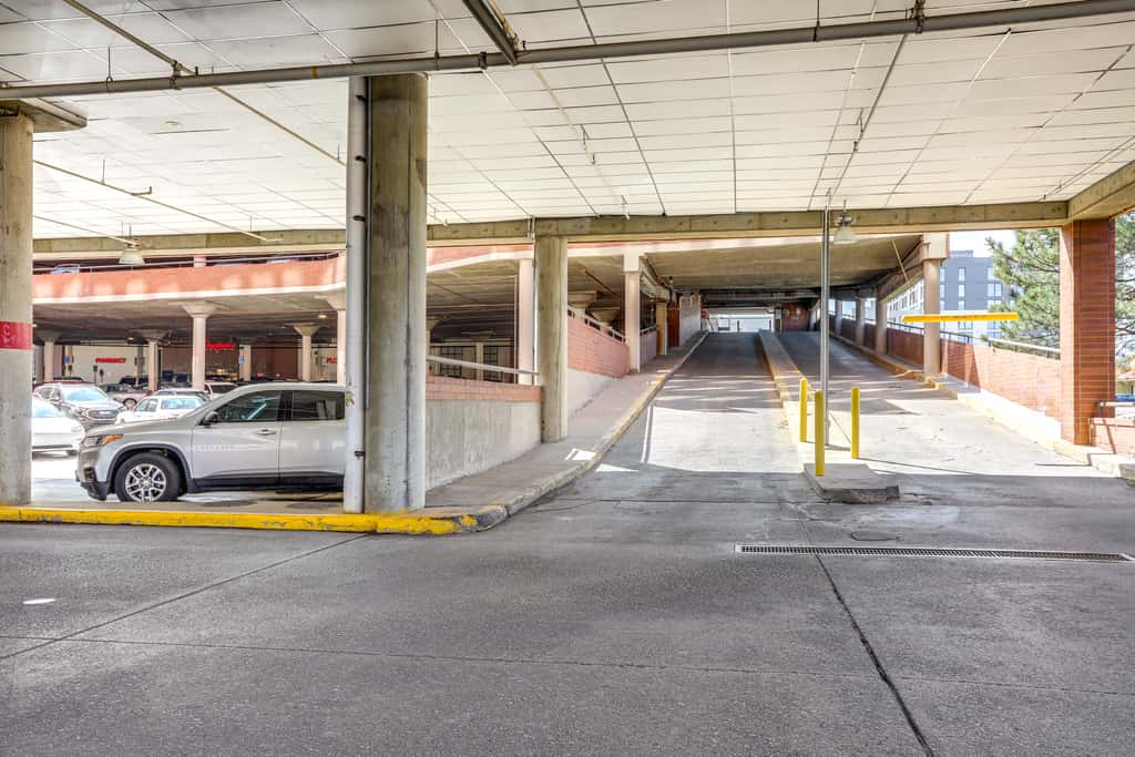 < 1 Mi to Downtown Denver: Condo w/ Pool Access!