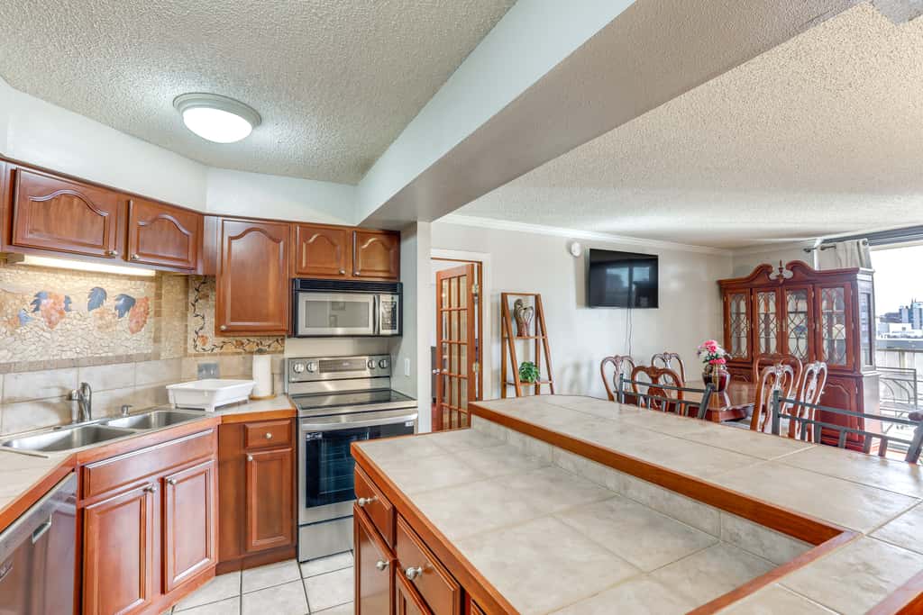< 1 Mi to Downtown Denver: Condo w/ Pool Access!