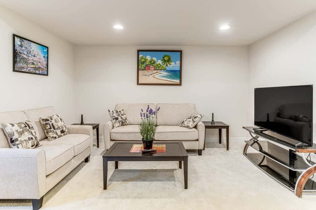 12 Mi to Hospitals: Modern Apartment in Aurora!