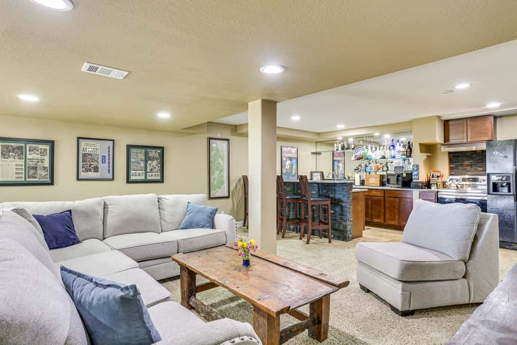 Game Room, Home Gym & Deck: Littleton Apartment