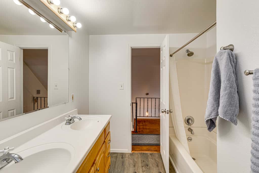 Aurora Medical Hub Rental: < 1 Mi to Hospitals