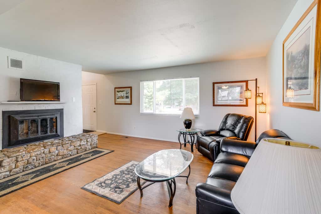 Aurora Medical Hub Rental: < 1 Mi to Hospitals