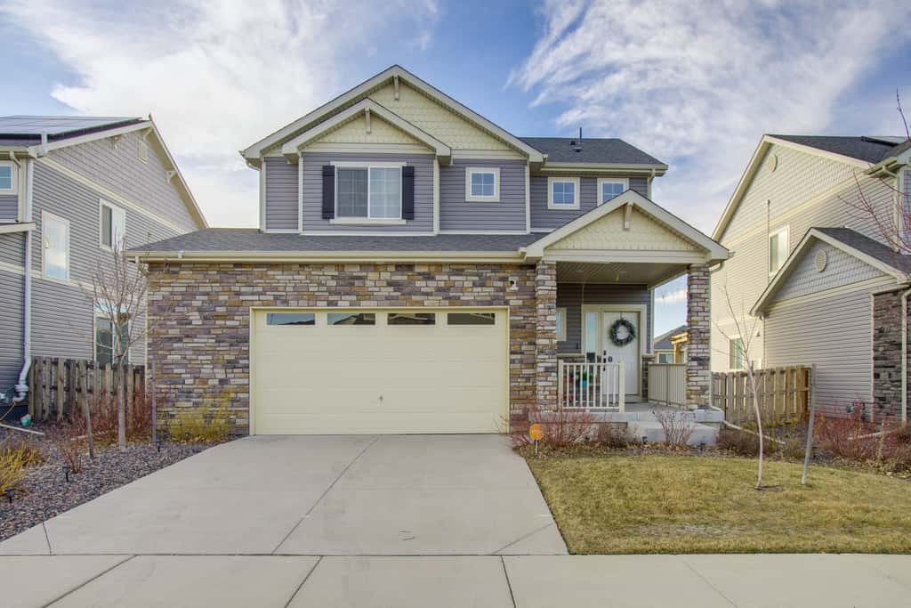 Home Gym & Fenced Backyard: Aurora Family Home!