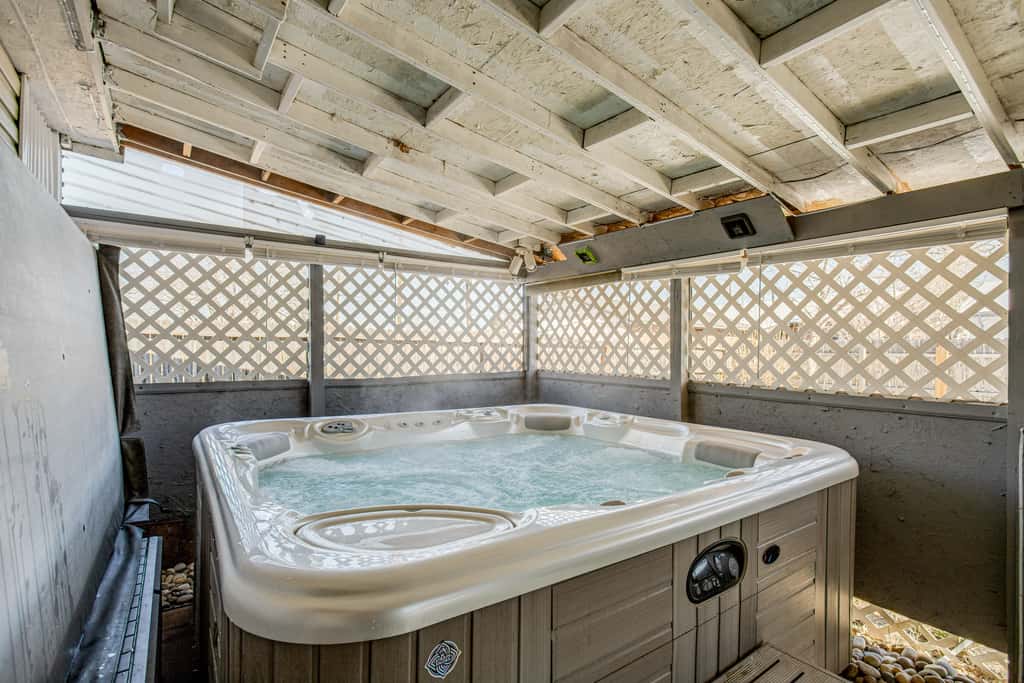 Hot Tub, Fire Pit! Group-Ready Stay Near Denver