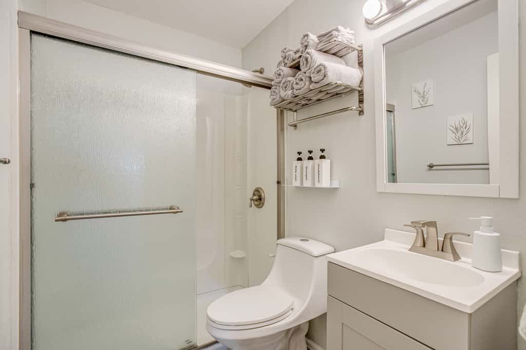 Hot Tub, Fire Pit! Group-Ready Stay Near Denver