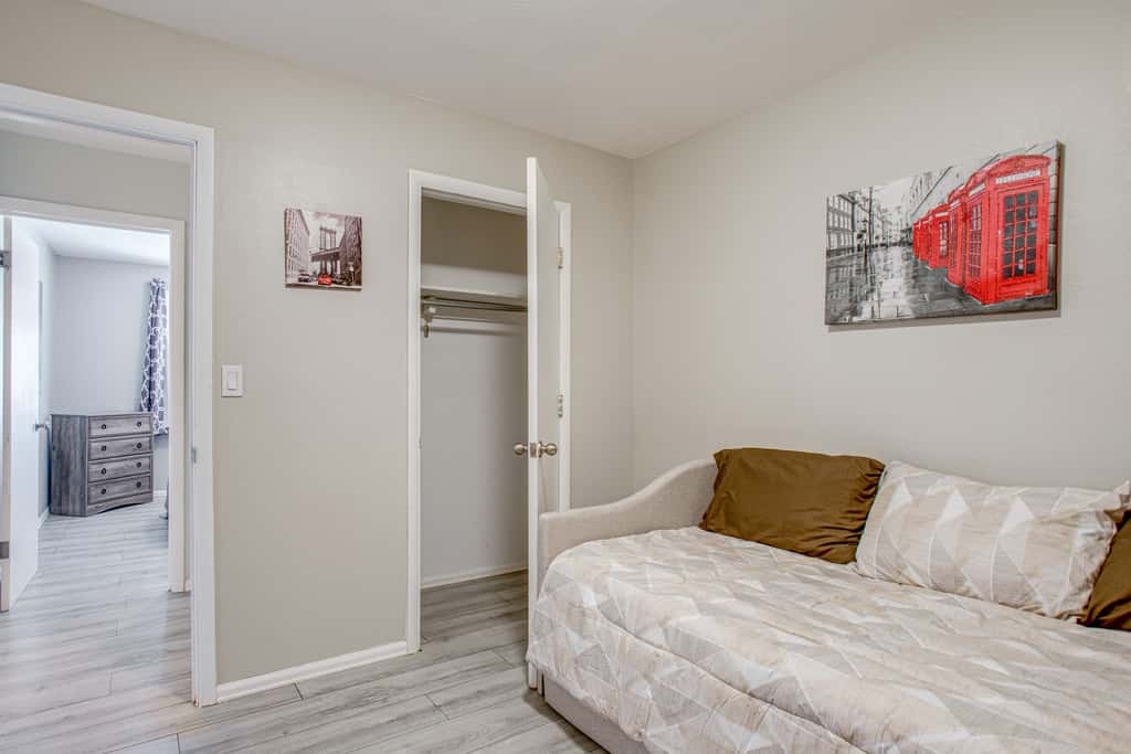 Hot Tub, Fire Pit! Group-Ready Stay Near Denver