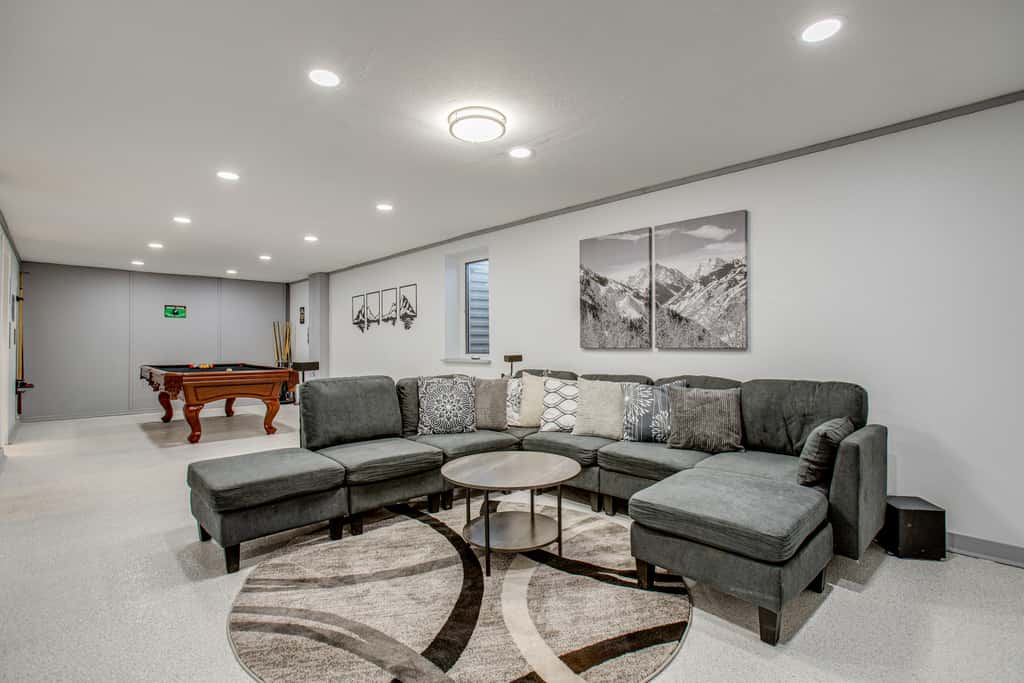 Hot Tub, Fire Pit! Group-Ready Stay Near Denver