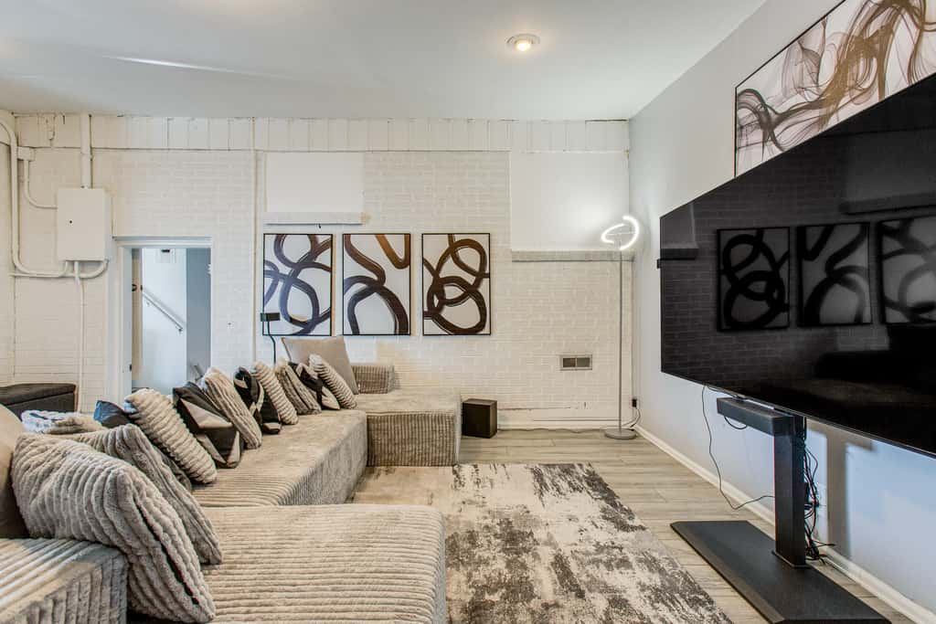 Hot Tub, Fire Pit! Group-Ready Stay Near Denver