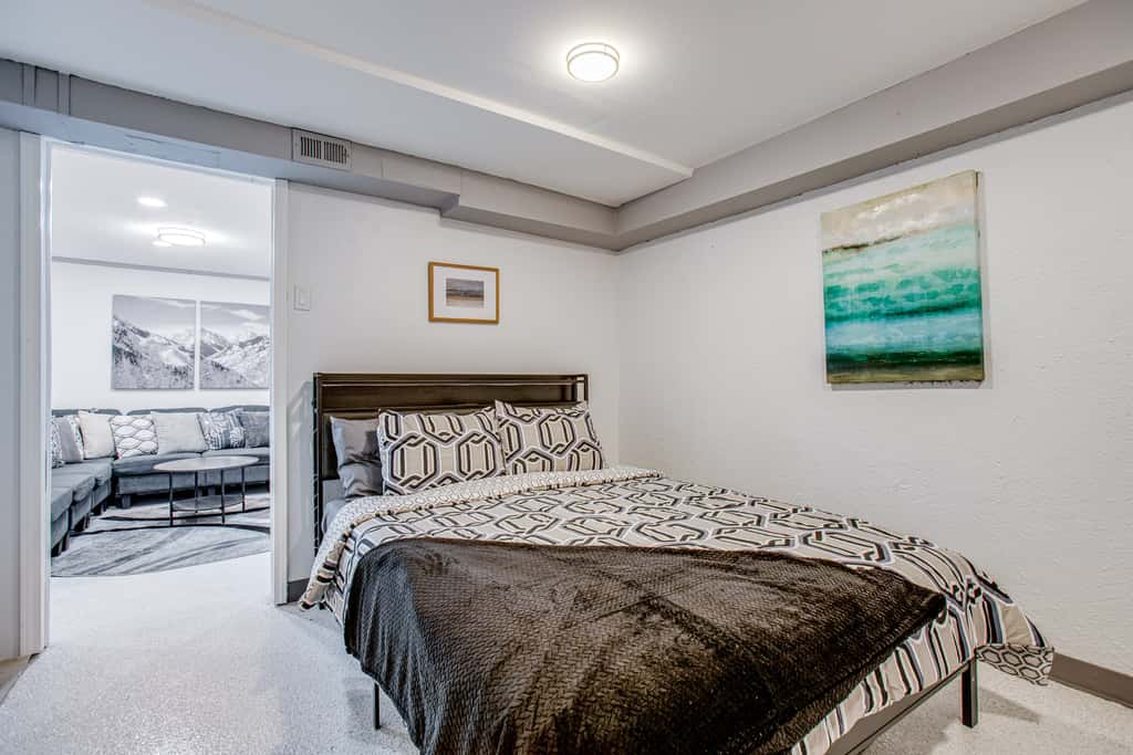 Hot Tub, Fire Pit! Group-Ready Stay Near Denver
