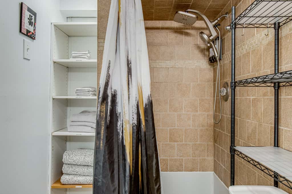 Hot Tub, Fire Pit! Group-Ready Stay Near Denver