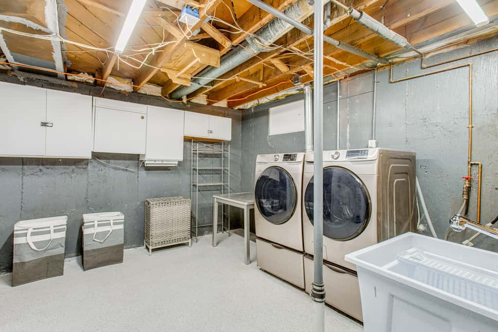 Hot Tub, Fire Pit! Group-Ready Stay Near Denver
