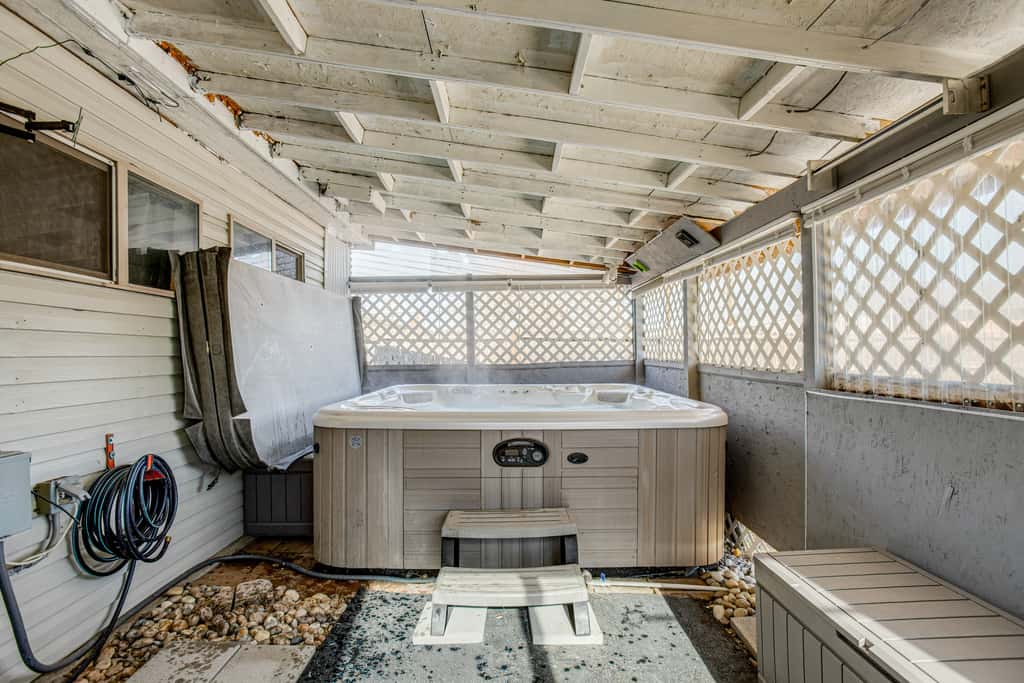 Hot Tub, Fire Pit! Group-Ready Stay Near Denver