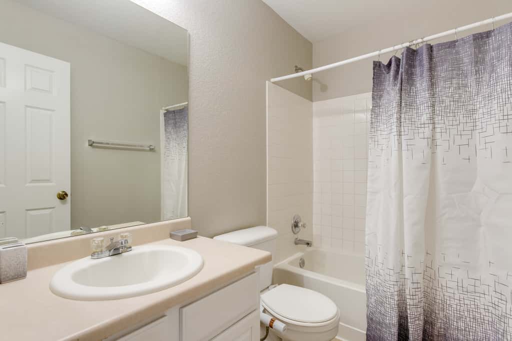 Spacious Aurora Home: 20 Mi to Downtown Denver!