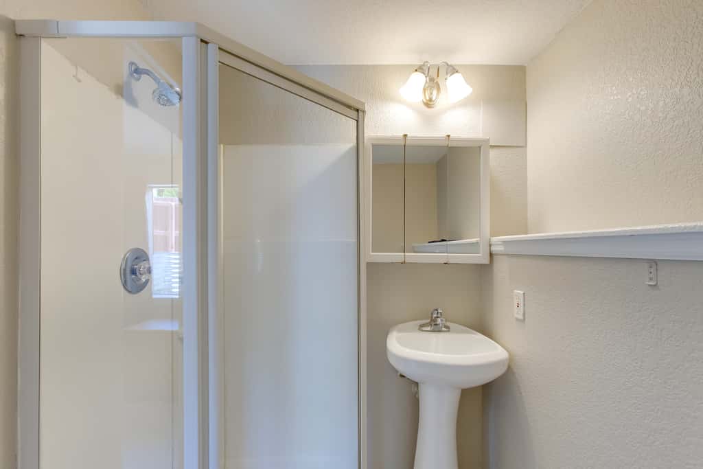 Spacious Aurora Home: 20 Mi to Downtown Denver!