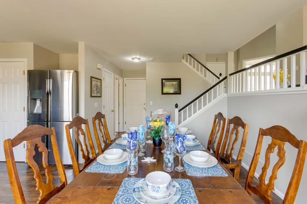 Spacious Aurora Home: 20 Mi to Downtown Denver!