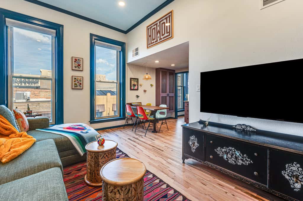 Shop, Dine, Unwind! Couples Retreat in Dtwn Golden