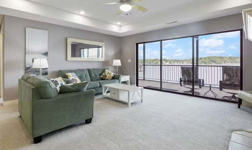 Spacious 3BR Condo - Waterfront POOL - Lake Ozark