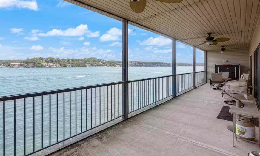 Spacious 3BR Condo - Waterfront POOL - Lake Ozark