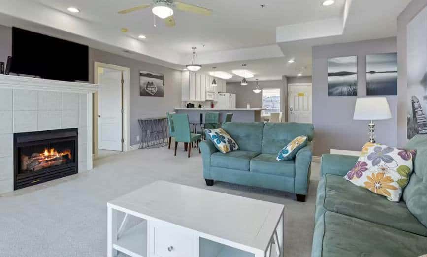 Spacious 3BR Condo - Waterfront POOL - Lake Ozark