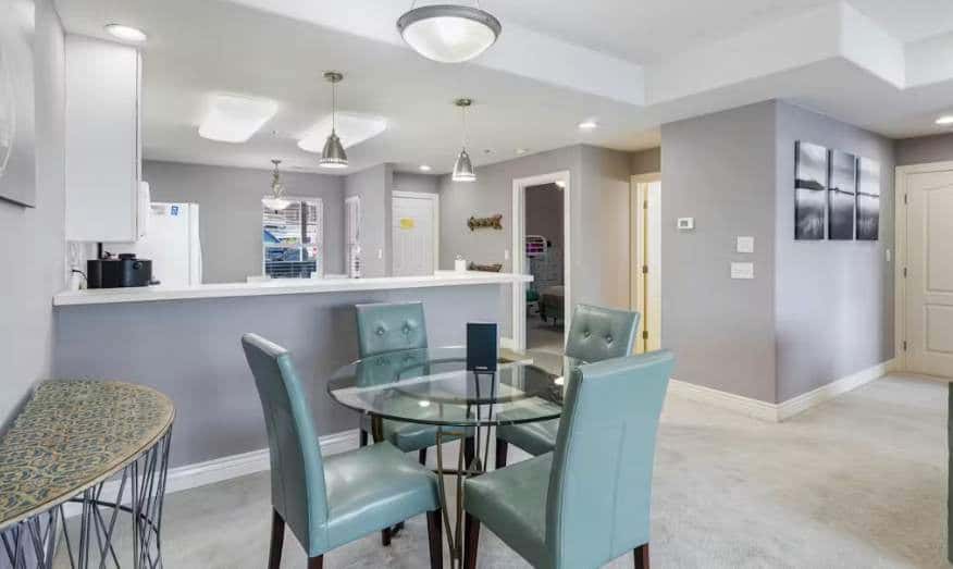 Spacious 3BR Condo - Waterfront POOL - Lake Ozark