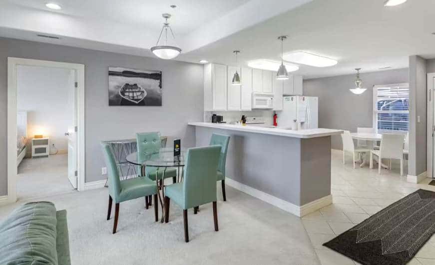 Spacious 3BR Condo - Waterfront POOL - Lake Ozark