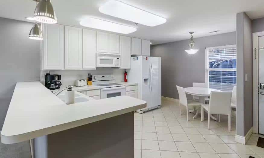 Spacious 3BR Condo - Waterfront POOL - Lake Ozark