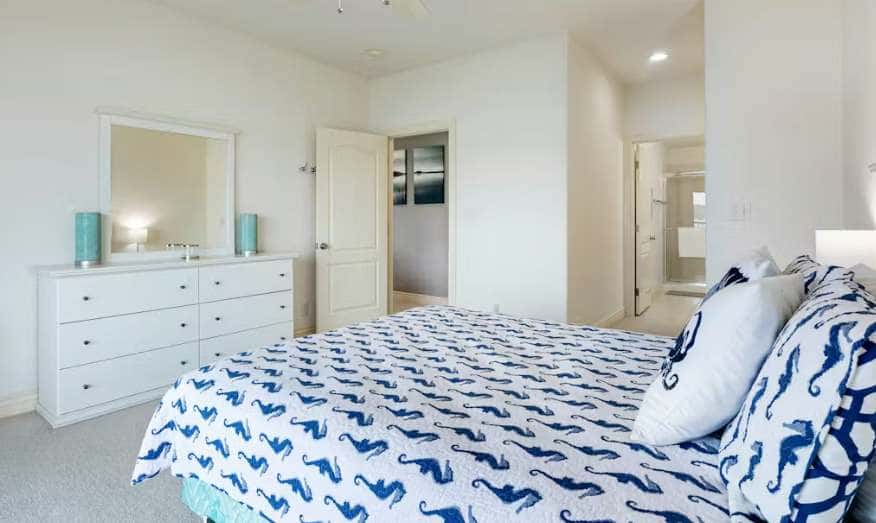 Spacious 3BR Condo - Waterfront POOL - Lake Ozark