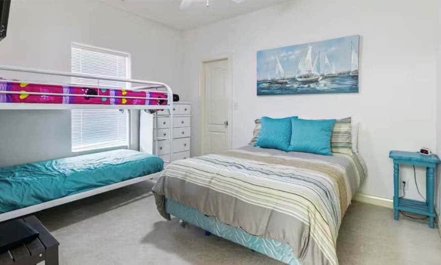 Spacious 3BR Condo - Waterfront POOL - Lake Ozark