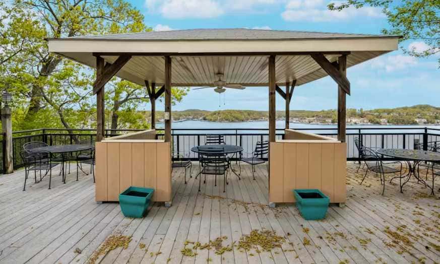 Spacious 3BR Condo - Waterfront POOL - Lake Ozark
