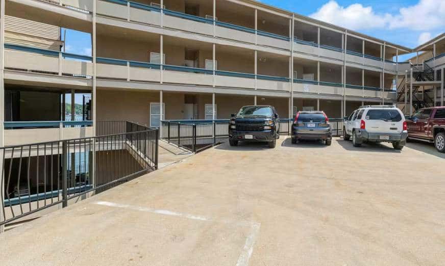 Spacious 3BR Condo - Waterfront POOL - Lake Ozark