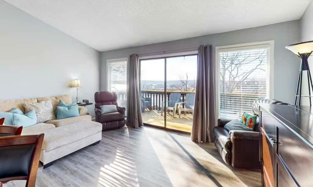 Charming 1BR Condo - Top Floor - LAKE VIEW